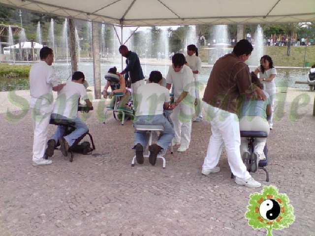 Foto 1 - Shiatsu Quick Massagem Eventos EMPRESAS
