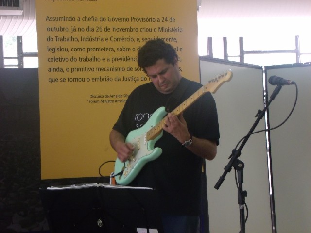 Foto 1 - Aulas de violão / guitarra no rj